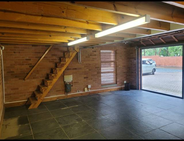 90M² OFFICE TO LET IN DAWNCLIFFE